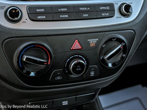 Used 2022 Hyundai Accent SEL image 38