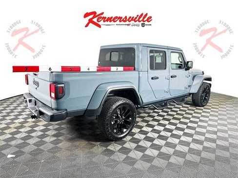 Used 2025 Jeep Gladiator Sport image 7
