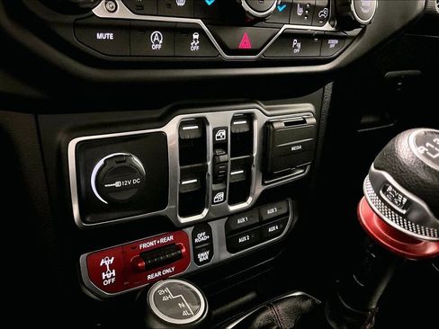 Used 2020 Jeep Gladiator Rubicon w/ Uconnect 4C Nav & Sound Group AWD/4WD image 17
