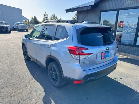 Used 2022 Subaru Forester Premium AWD/4WD image 3