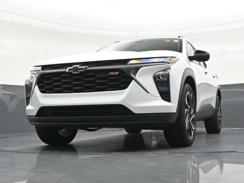 Used 2025 Chevrolet Trax RS w/ Driver Confidence Package FWD image 30
