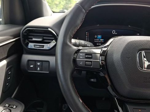 Used 2025 Honda Pilot Black Edition image 21