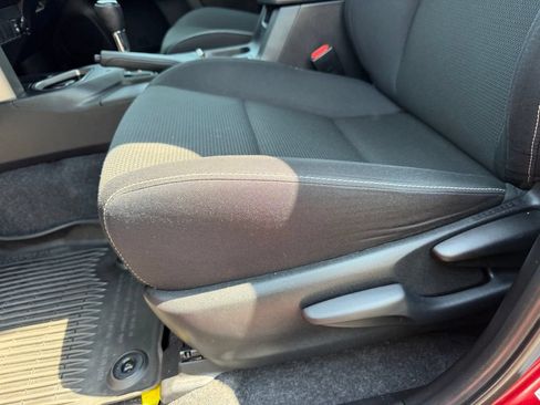 Used 2018 Toyota RAV4 XLE AWD/4WD image 13