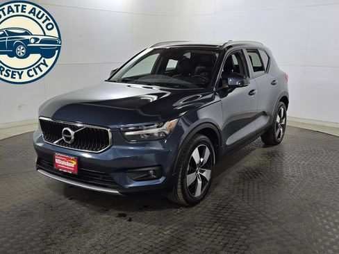 Used 2022 Volvo XC40 T5 Momentum w/ Premium Package AWD/4WD image 3