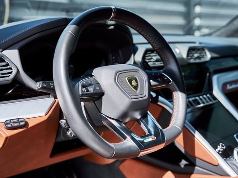 Used 2023 Lamborghini Urus S image 38