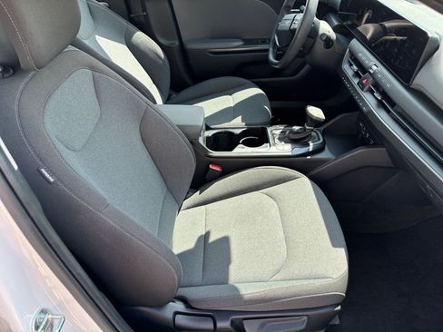 Used 2025 Kia K4 LXS image 35