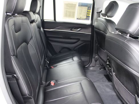 Used 2023 Jeep Grand Cherokee Limited image 27