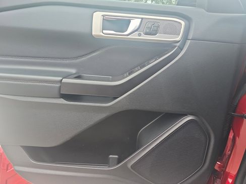 Used 2020 Ford Explorer Limited image 23