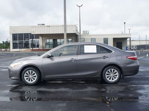 Used 2017 Toyota Camry LE FWD image 10