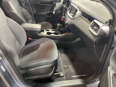 Used 2020 Kia Sorento LX w/ LX I4 Convenience Package image 14