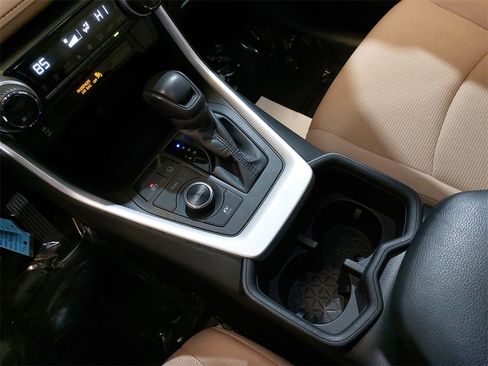 Used 2022 Toyota RAV4 LE image 23