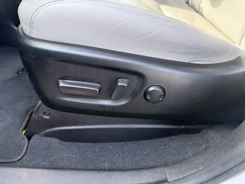 Used 2019 Toyota Sienna Limited Premium w/ Carpet Mat Package FWD image 14