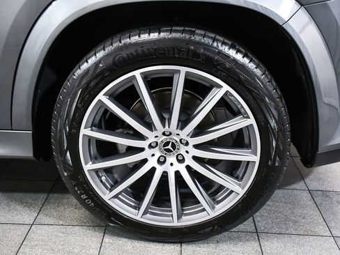 Used 2025 Mercedes-Benz GLS 450 4MATIC image 8