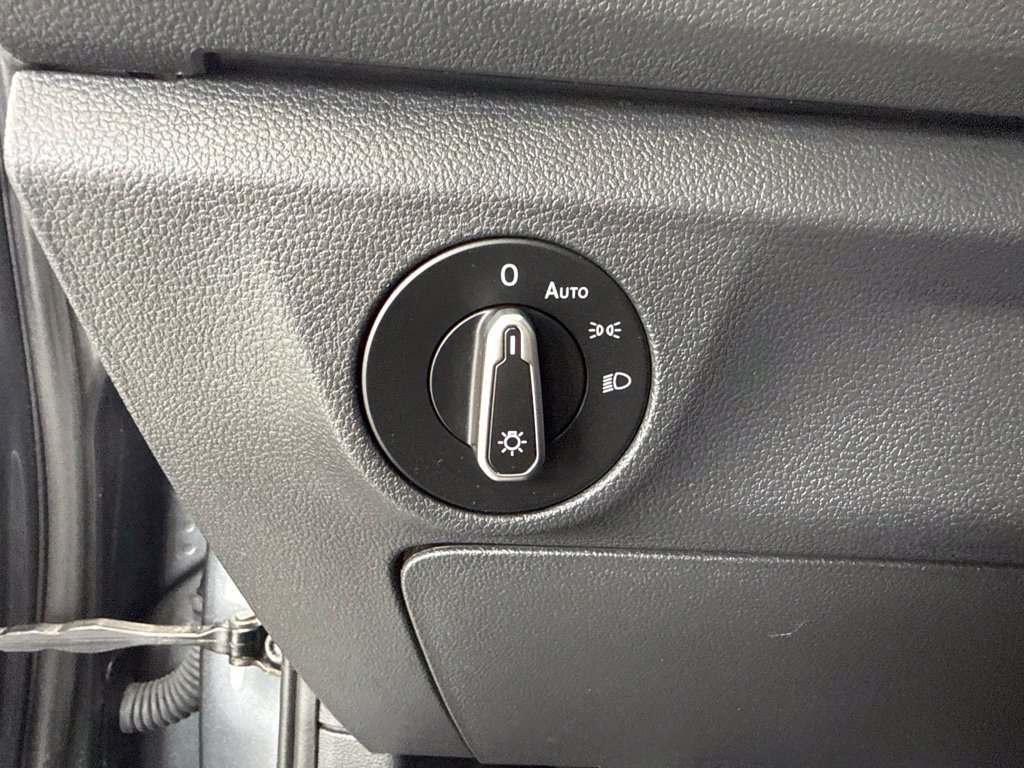 Used 2024 Volkswagen Jetta SE FWD image 17