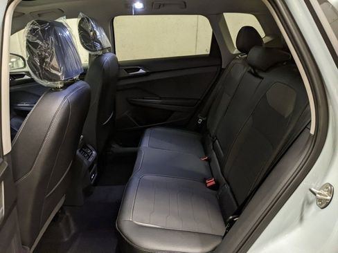 New 2026 Volkswagen Taos SE image 23