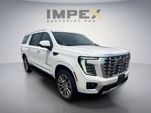 Used 2025 GMC Yukon XL Denali AWD/4WD image 7