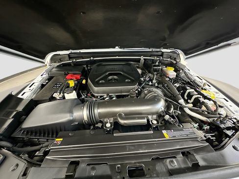 Used 2025 Jeep Wrangler Unlimited Rubicon image 33