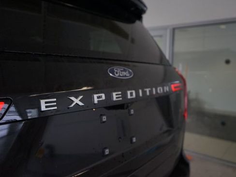 Used 2026 Ford Expedition Platinum w/ Driver's Package image 12