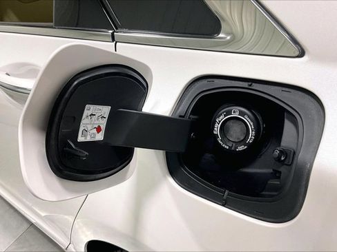 Used 2013 Lincoln MKZ image 42