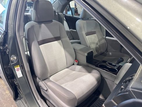 Used 2014 Toyota Camry XLE image 29