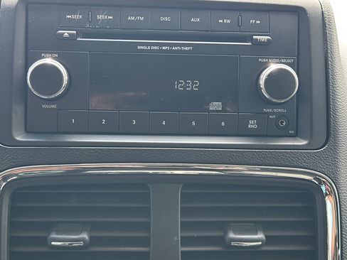 Used 2016 Dodge Grand Caravan American Value Package image 33