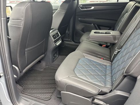 New 2026 Volkswagen Atlas Cross Sport SEL Premium R-Line AWD/4WD image 31