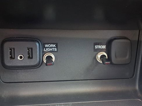 Used 2022 Chevrolet Colorado LT w/ Fleet Safety Package RWD image 9