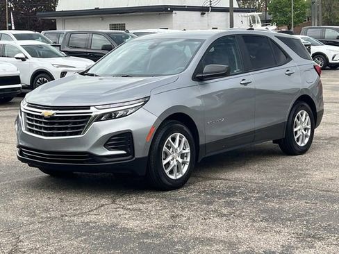 Used 2023 Chevrolet Equinox LS w/ LS Convenience Package FWD image 1