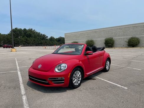 Used 2019 Volkswagen Beetle 2.0T FWD image 32