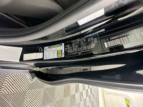 Used 2024 Kia Carnival LX image 12