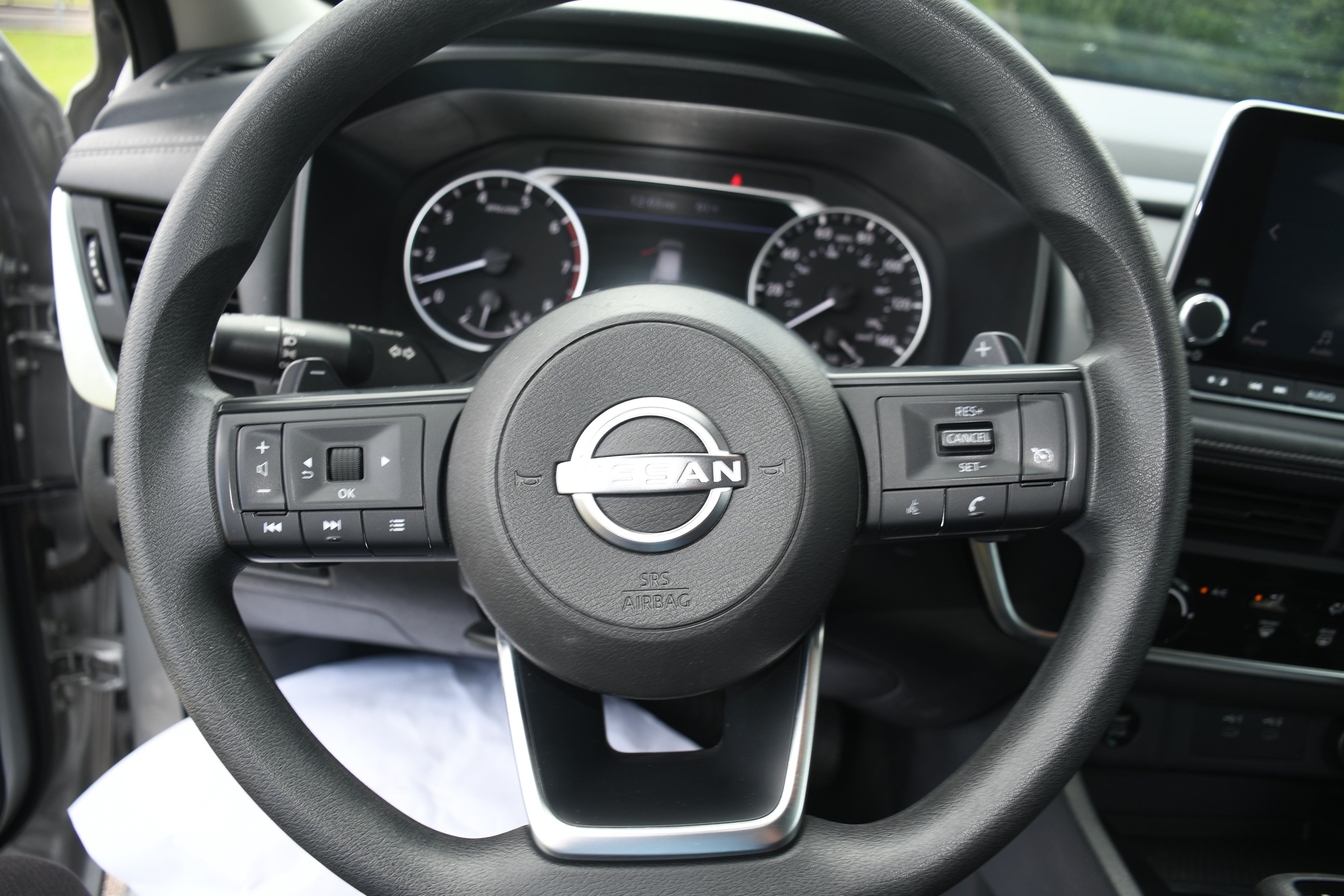 Used 2024 Nissan Rogue S FWD image 12