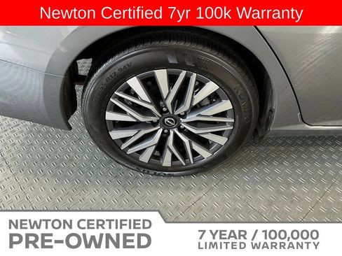 Used 2025 Nissan Altima 2.5 SV FWD image 42