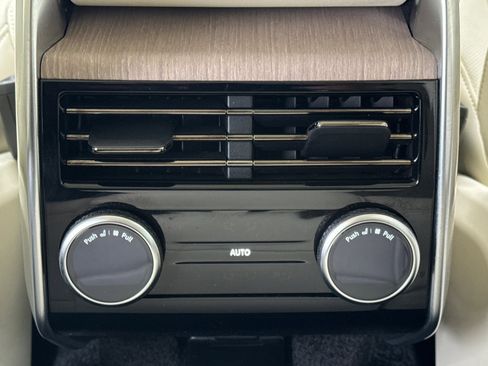 Used 2023 Land Rover Range Rover SE image 13