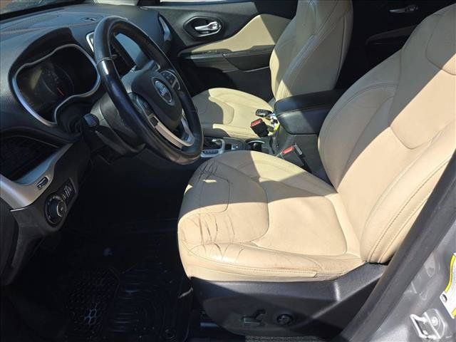 Used 2016 Jeep Cherokee Limited FWD image 16