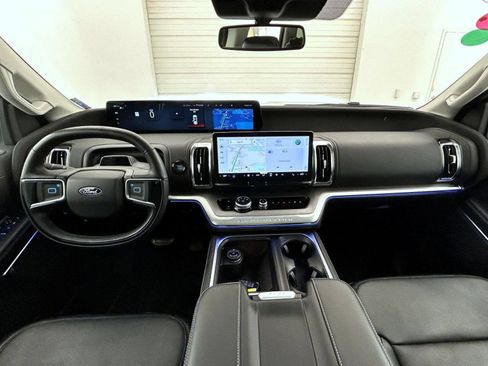 Used 2025 Ford Expedition Platinum AWD/4WD image 14