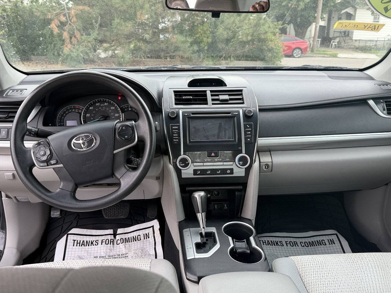 Used 2012 Toyota Camry LE FWD image 10