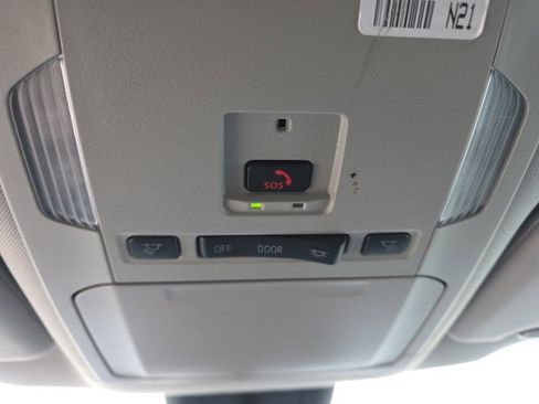 Used 2024 Toyota Highlander LE image 24