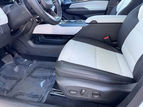 Used 2025 Chevrolet Equinox EV LT image 16