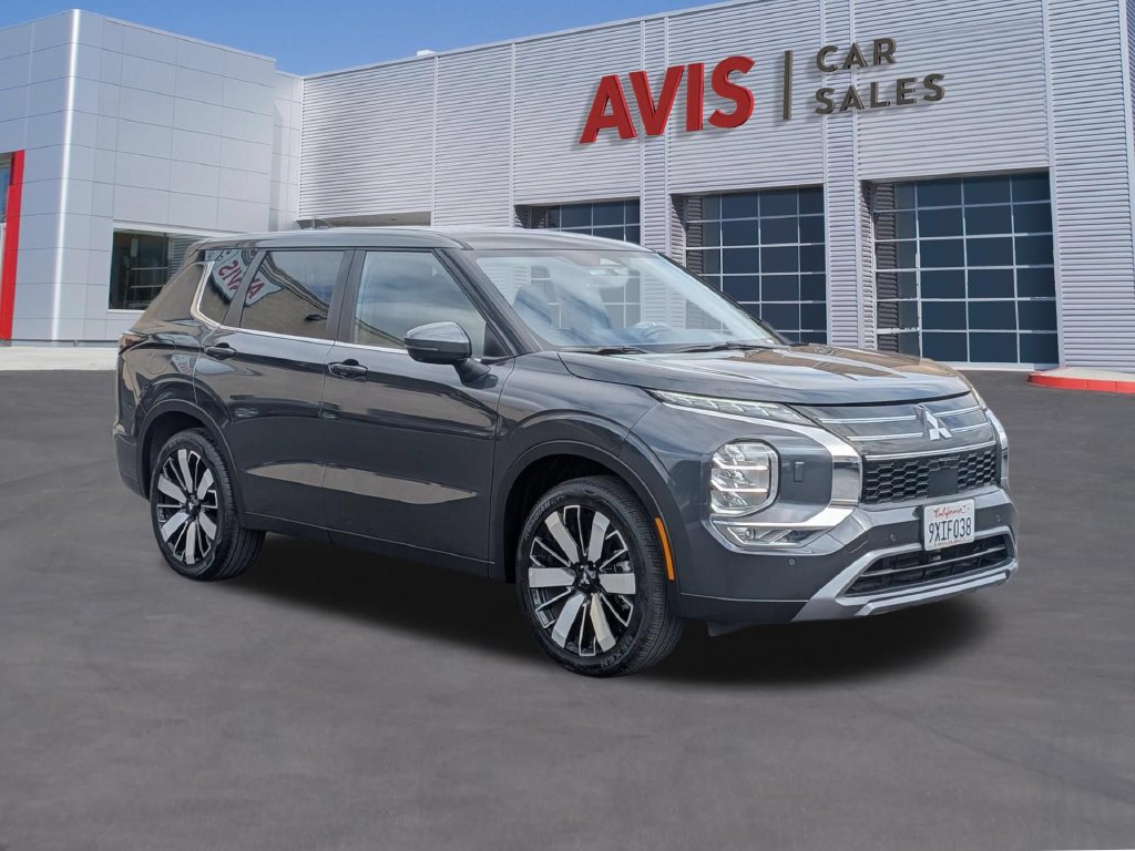 Used 2025 Mitsubishi Outlander SE AWD/4WD image 3