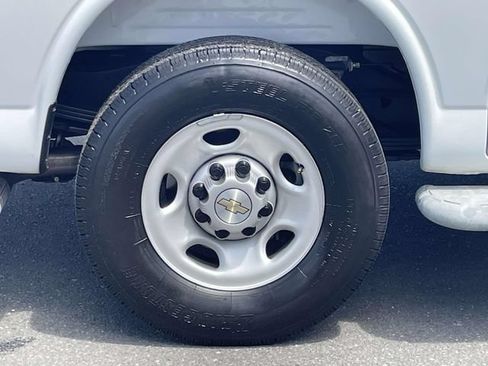 Used 2025 Chevrolet Express 2500 w/ Driver Convenience Package RWD image 7