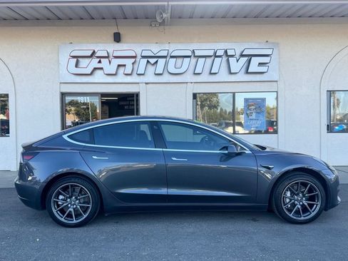 Used 2018 Tesla Model 3 Mid Range RWD image 3