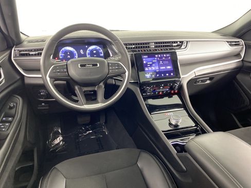 Used 2023 Jeep Grand Cherokee L Laredo AWD/4WD image 19