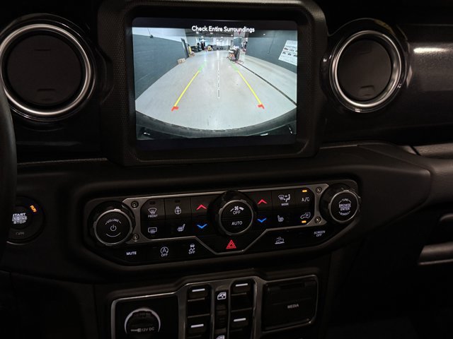 Used 2023 Jeep Wrangler Unlimited Sahara AWD/4WD image 16