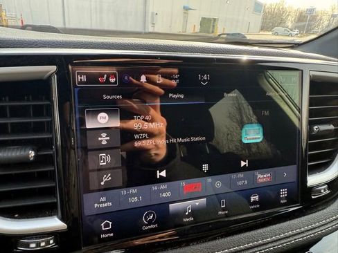 Used 2023 Chrysler Pacifica Touring FWD image 20