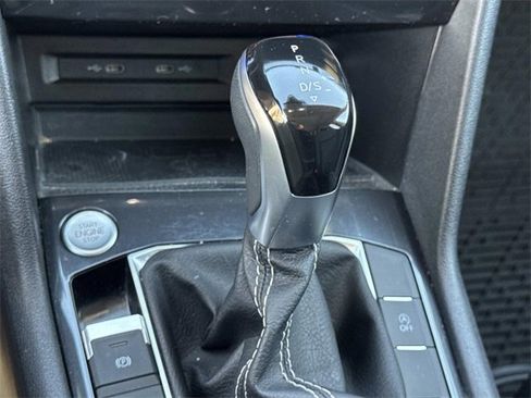 Used 2022 Volkswagen Tiguan SE w/ Panoramic Sunroof Package image 15