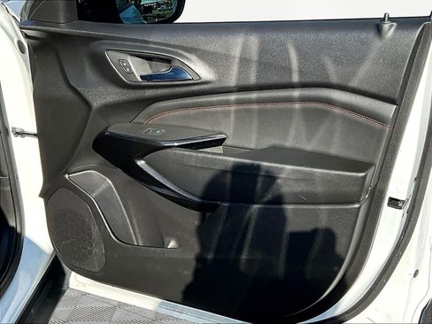 Used 2024 Chevrolet Trax RS w/ Sunroof Package FWD image 27