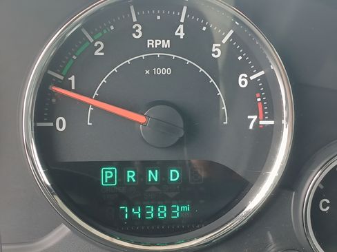 Used 2016 Jeep Wrangler Unlimited Sahara w/ Connectivity Group AWD/4WD image 14