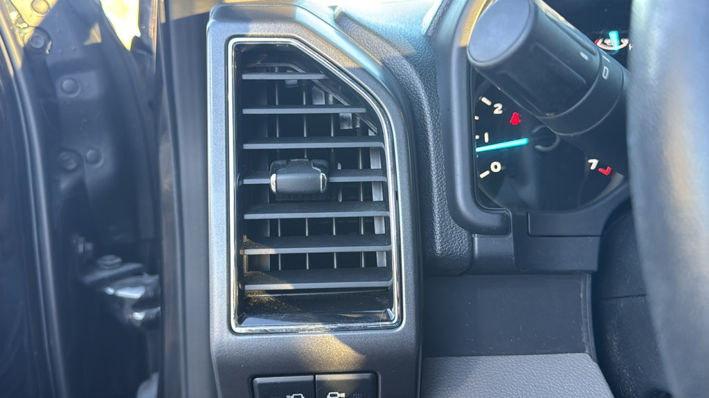 Used 2020 Ford F150 XLT w/ Equipment Group 302A Luxury AWD/4WD image 17