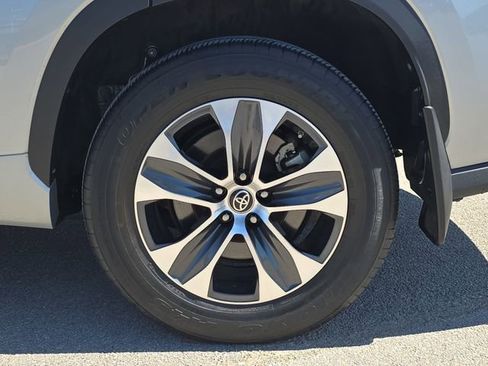 Used 2022 Toyota Highlander XLE image 35