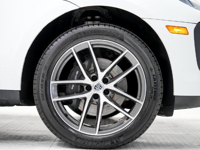 Certified 2026 Porsche Macan AWD/4WD image 30